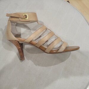 Adrienne Vittadini Heels Size 5.5